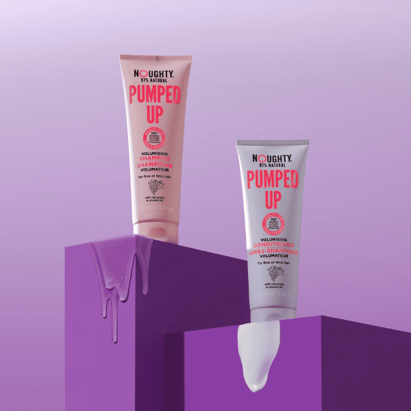 Noughty Pumped Up Volumising Shampoo in studio omgeving samen met de bijpassende conditioner