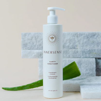 Innersense Clarity Conditioner in een studio