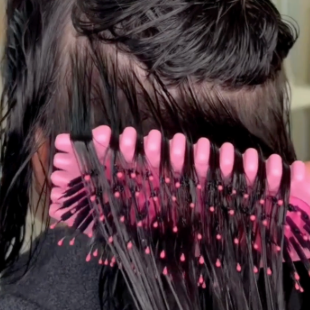 Bounce Curl Brush in gebruik
