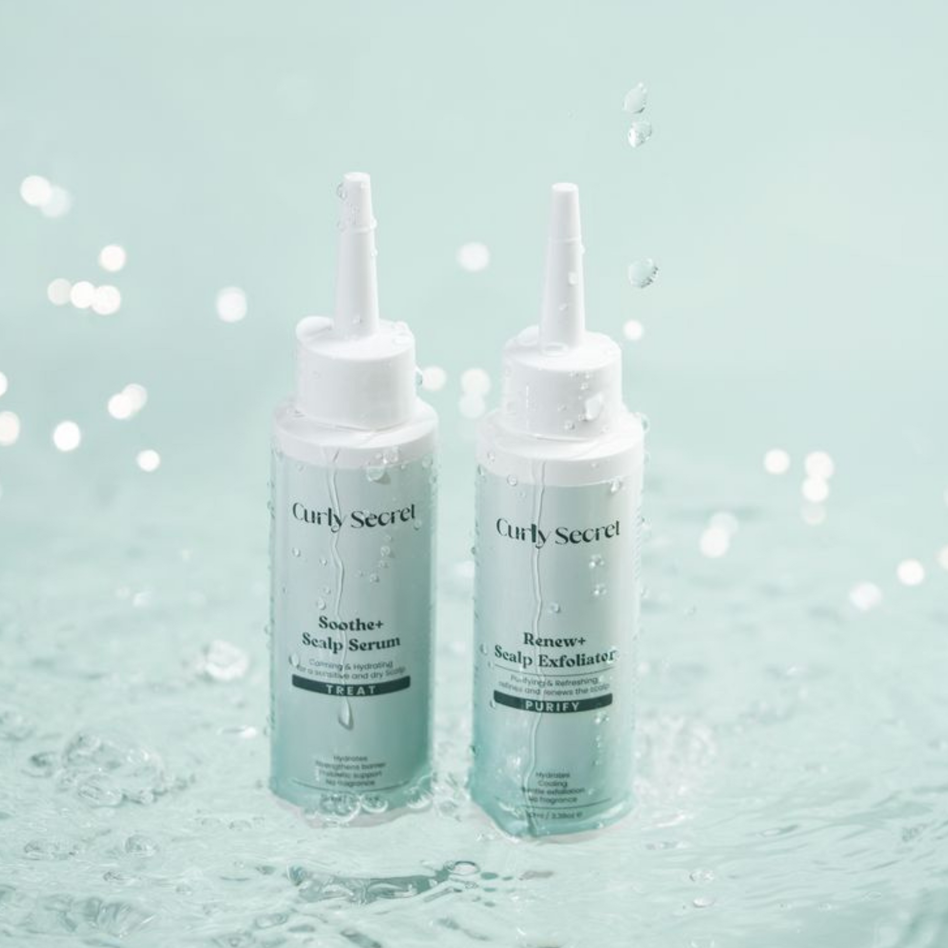 Curly Secret Renew+ Scalp Exfoliator seen met het scalp serum